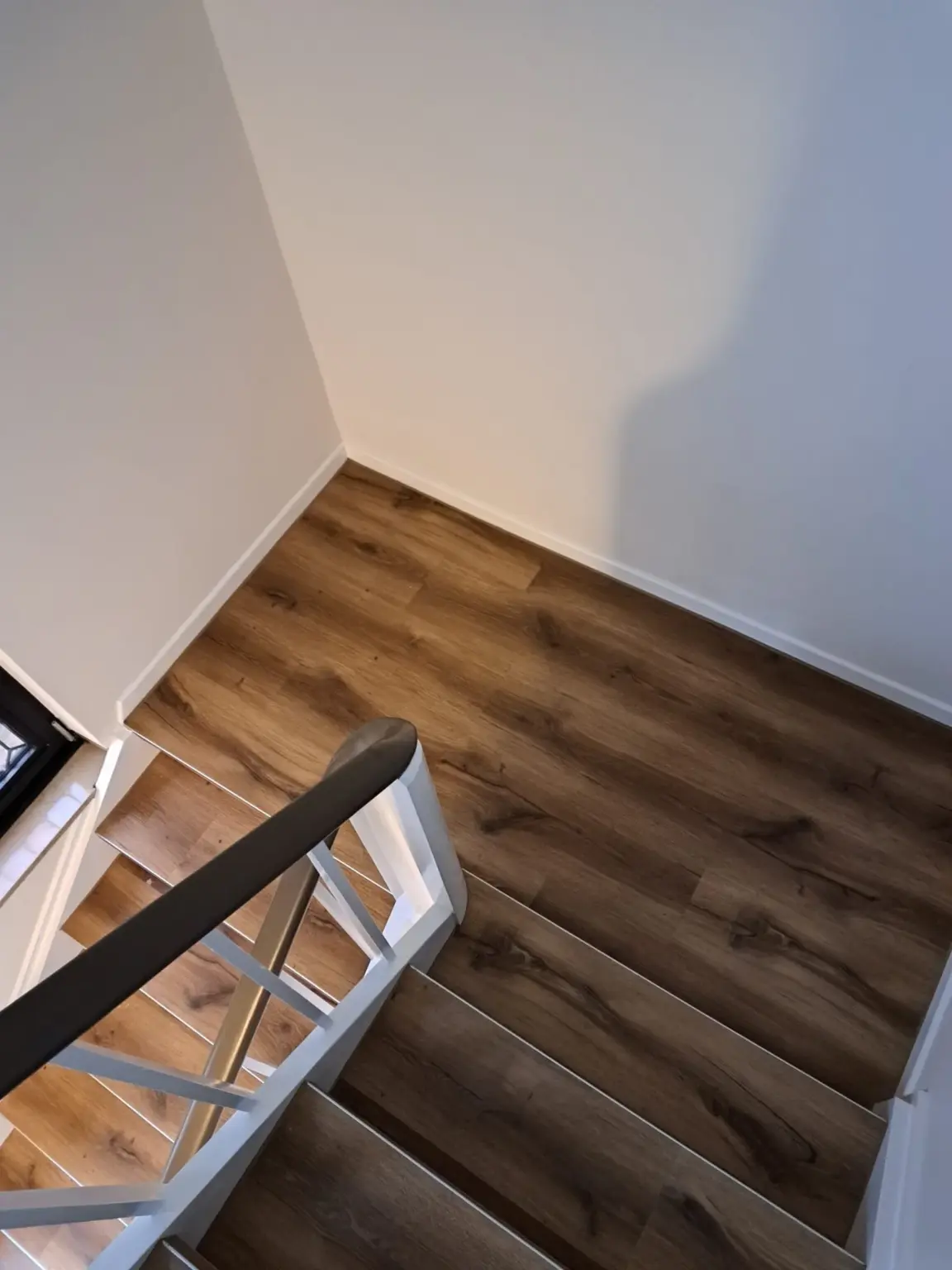 Holzboden Verlegung an der Treppe